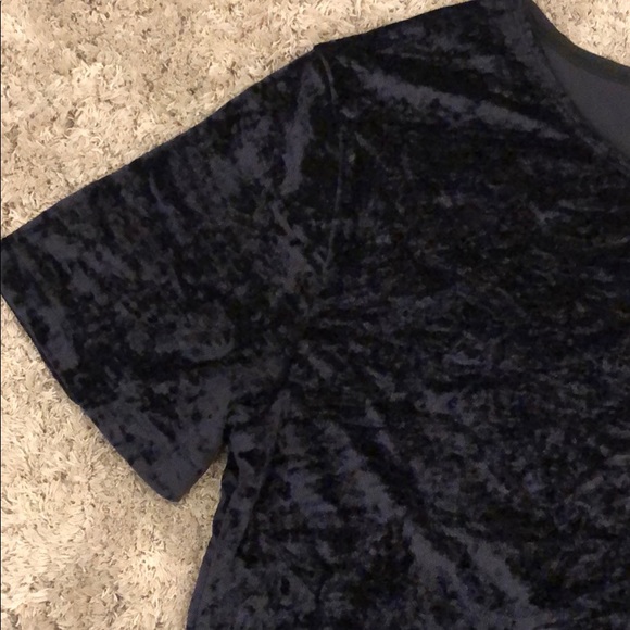 Vince. Black Crushed Velvet Top - Picture 3 of 7